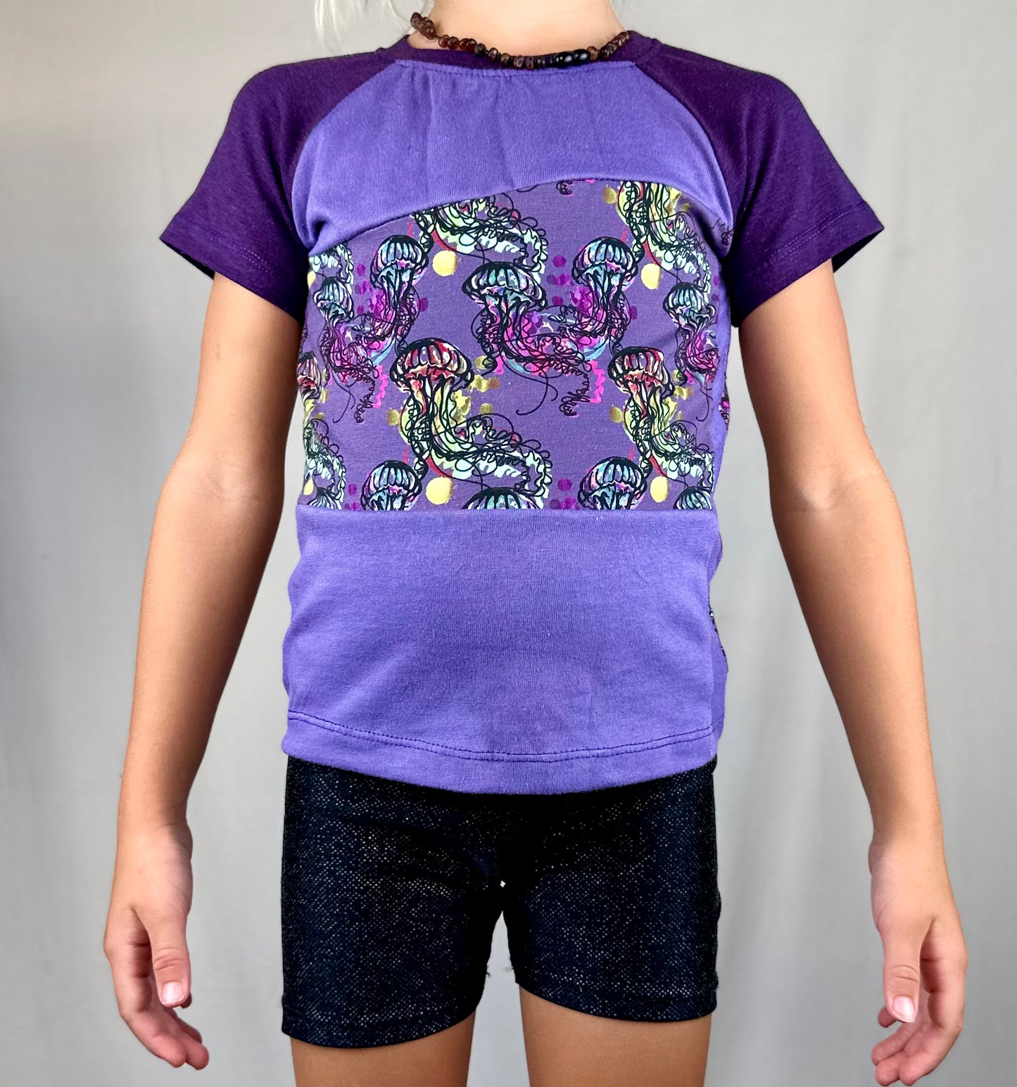 Kid's Raglan T-Shirt. Short Sleeve. Jellyfish