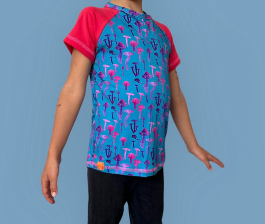 Kid's Raglan T-Shirt. Short Sleeve. Pink Mushroom