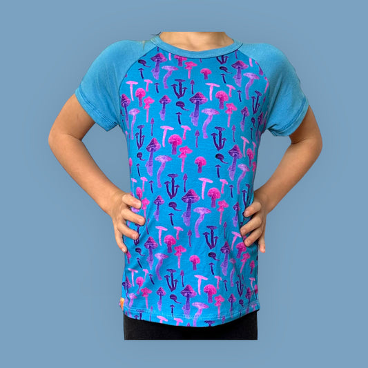 Kid's Raglan T-Shirt. Short Sleeve. Blue Mushroom