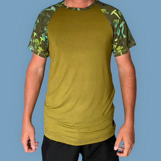 Men's Raglan T-Shirt. Short Sleeve. Olive